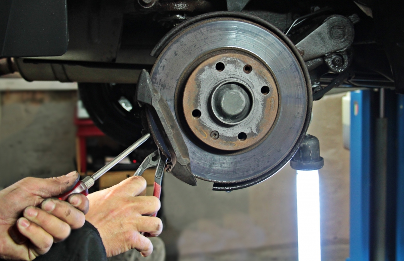 garagiste-LE CANNET DES MAURES-min_auto-repair-1954636